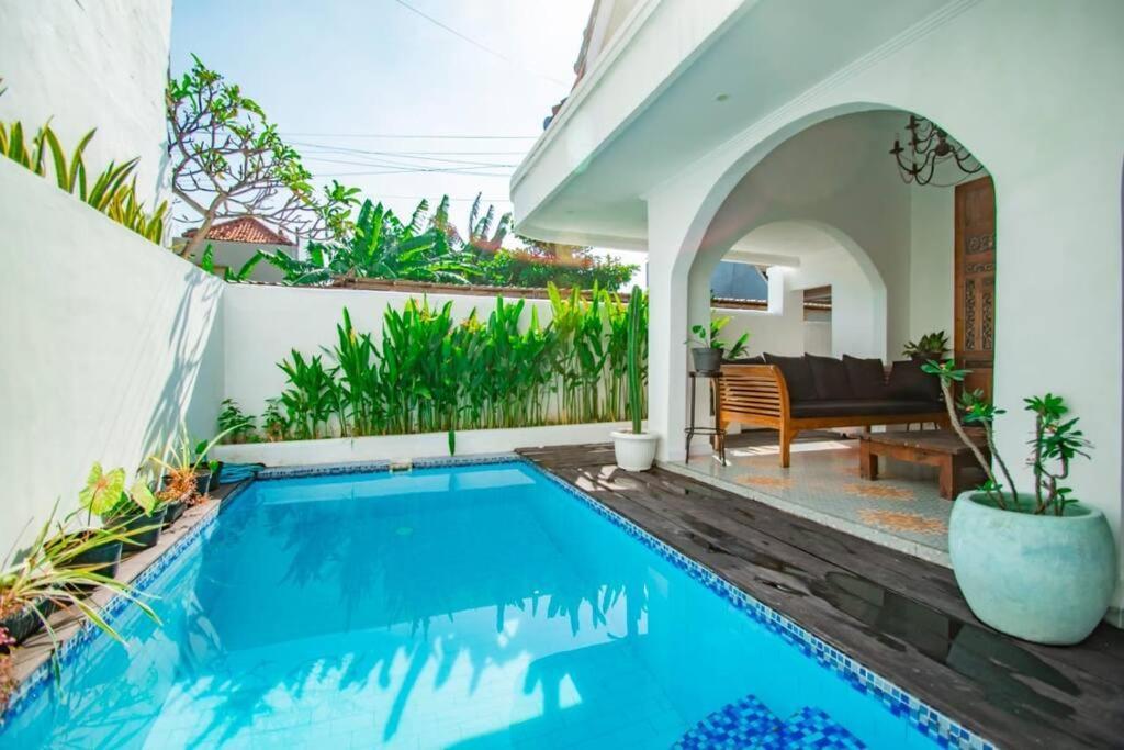Villa Putih *
