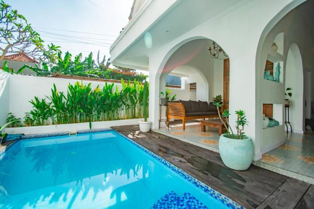 Putih Seminyak (Bali)